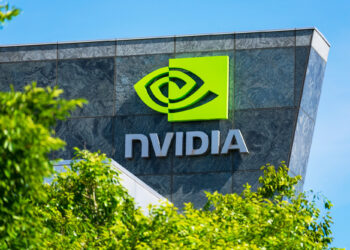 Нові ШІ-сервери Nvidia працюватимуть із системою рідинного охолодження