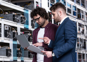 Стало відомо, скільки заробляють IT-фахівці у сфері DefTech в Україні