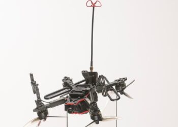 Українська компанія представила FPV-дрон F5 з дальністю до 13 км