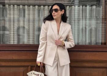 Стильно, празднично и комфортно: как одеться маме на 1 сентября (ФОТО)
