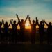 Музыкальные хиты, от которых сходит с ума молодое поколение: лучшие песни (ВИДЕО)