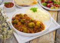 Куриные сердечки с беконом и брюссельской капустой