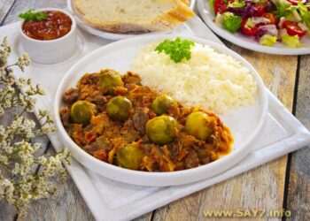 Куриные сердечки с беконом и брюссельской капустой