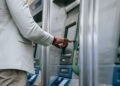 Важное предупреждение для держателей карт: какие лимиты на снятие денег будут действовать уже с 1 октября