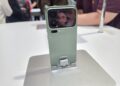 Xiaomi показала, що можна робити із заднім екраном 18 Pro за допомогою ШІ