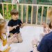 Настоящий подарок от природы: какие знаки Зодиака находят общий язык с детьми в считанные секунды