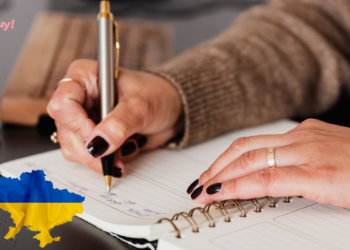 Впервые в истории текст будут читать двое: кто станет автором и чтецами Радиодиктанта национального единства 2026