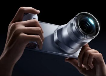 Huawei випустила флагман Mate 90 Pro Max із незвичайним аксесуаром для камери