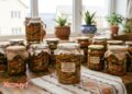 Зимой пожалеете, что сделали мало: невероятно вкусная и пикантная закуска из баклажанов в баночках