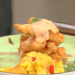 Хрустящая корочка и экзотический салат, как идеальное дополнение вкуса: рецепт сочной курицы по-филиппински от Чабы Бакоша (ВИДЕО)