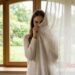 Выглядеть как модель с обложки: 5 самых выгодных поз для фото у окна (ВИДЕО)